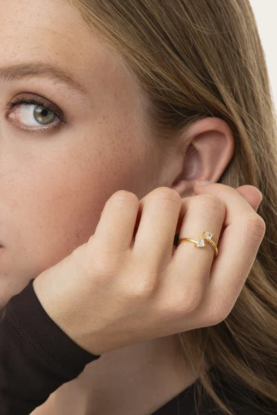 OPEN RING WITH HEART-SHAPED STONE