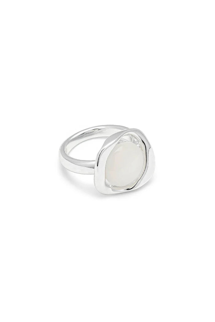 RING WITH WHITE STONE