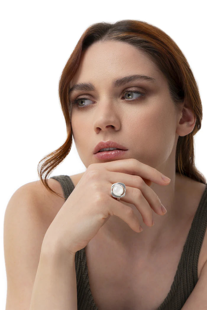 RING WITH WHITE STONE
