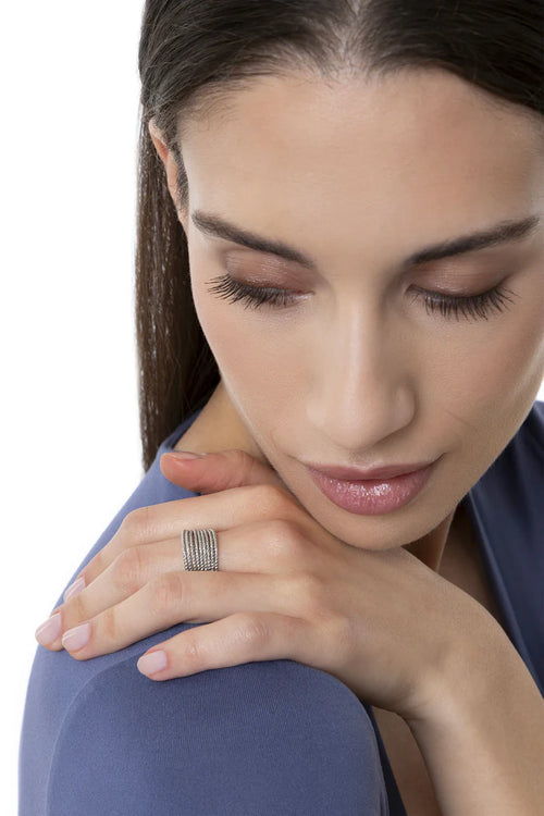 MULTI-STRAND BAND RING